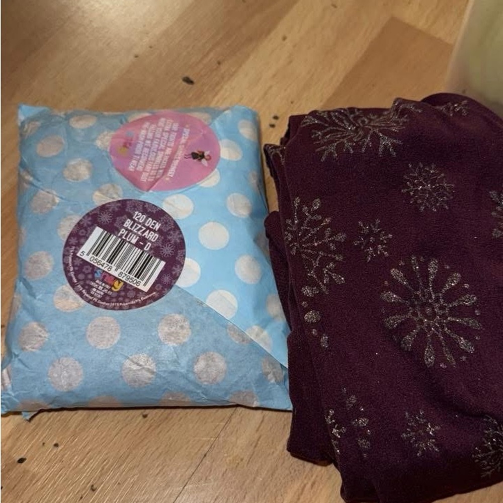 Size D Plum Blizzard Snag Tights